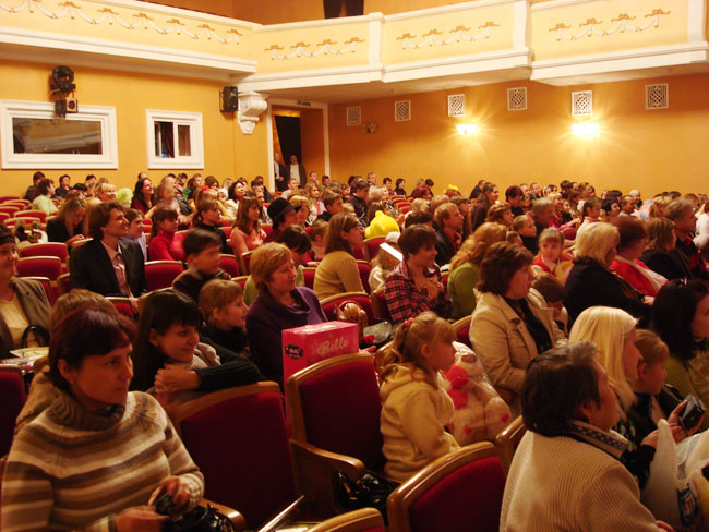 The hall of Ukrainian Theatre of Music and Drama Lugansk